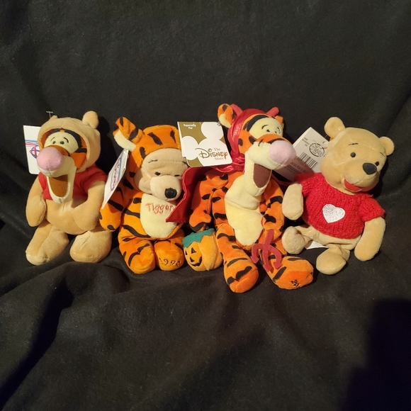 Disney Store Exclusive Tigger and Pooh Plush - Picture 1 of 13